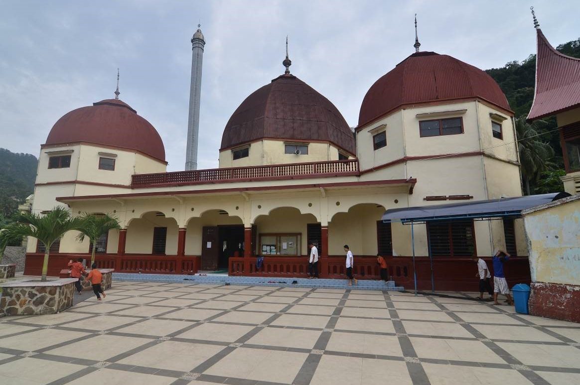 Masjid Nurul Islam: Tempat Ibadah yang Menyatu dengan Kehidupan Warga Maos